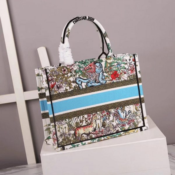 Contrefaçon Sac Dior Book Tote Large en broderie D-Constellation Latte – Image 7