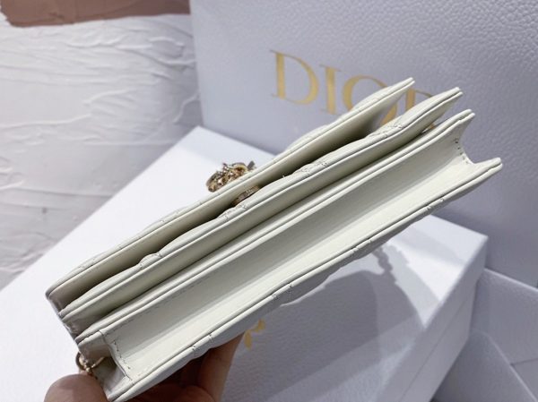 Fausse Mini Sac Miss Dior en agneau cannage blanc – Image 5