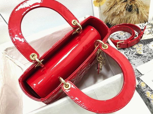 Réplique Petit Sac Lady Dior en veau verni rouge cannage – Image 6