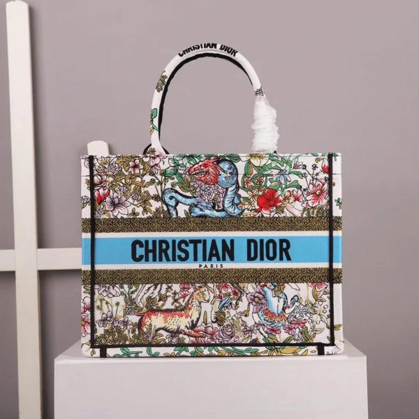 Contrefaçon Sac Dior Book Tote Large en broderie D-Constellation Latte – Image 6