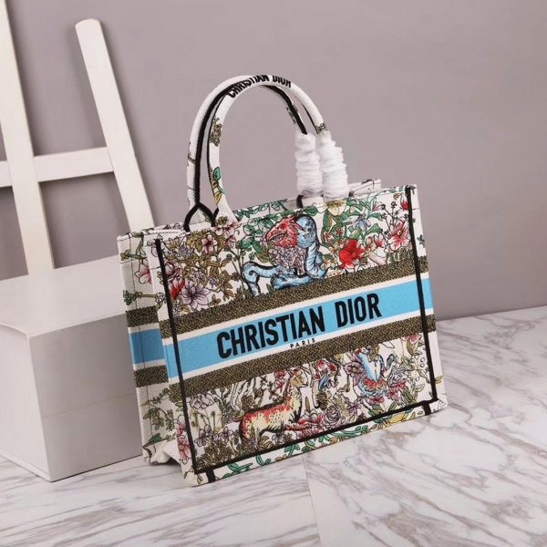 Contrefaçon Sac Dior Book Tote Large en broderie D-Constellation Latte – Image 5