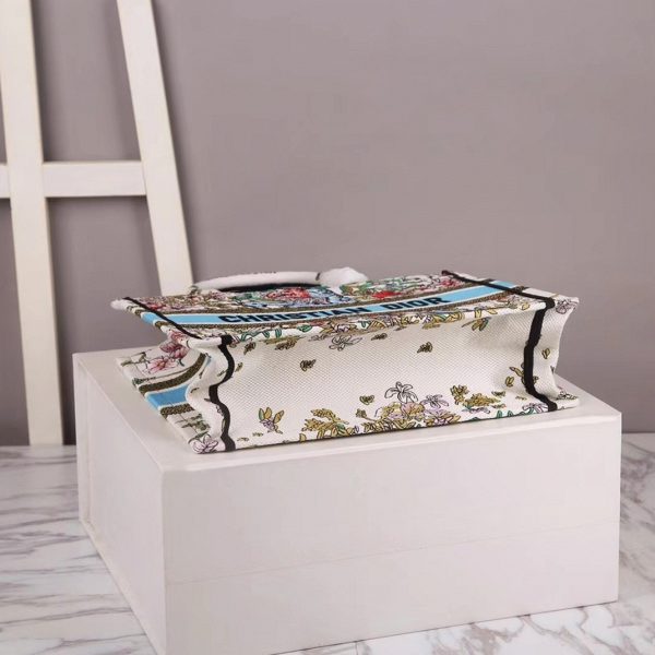 Contrefaçon Sac Dior Book Tote Large en broderie D-Constellation Latte – Image 3