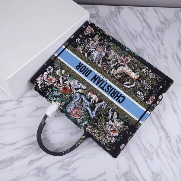 Fausse Sac Dior Book Tote Large en broderie D-Constellation bleue – Image 5