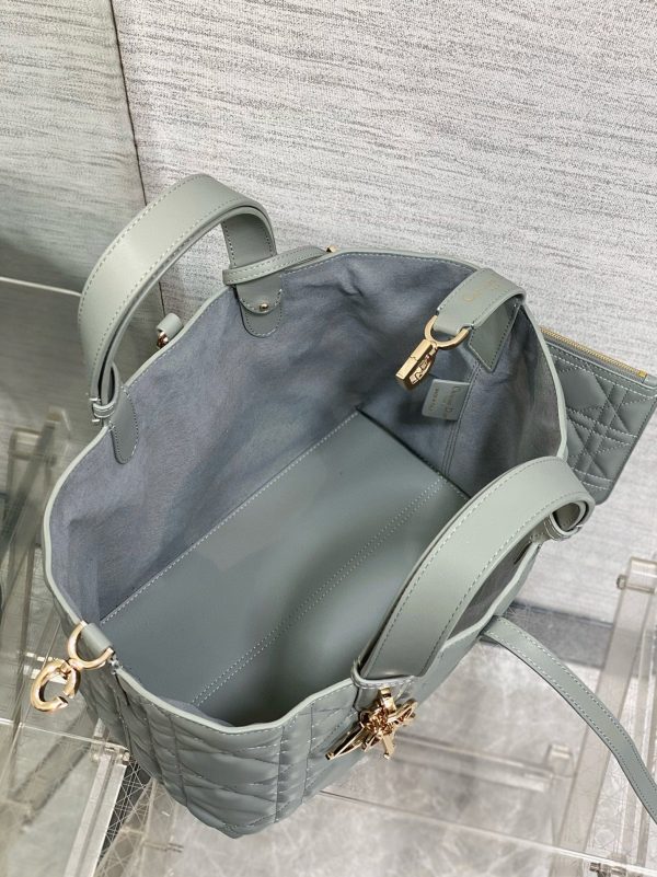 Faux Sac Toujours Medium Dior en veau macrocannage beige – Image 7