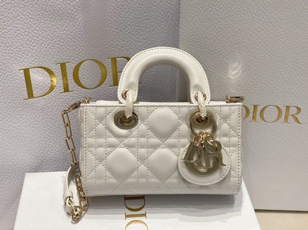 Contrefaçon Micro Sac Lady D-Joy en agneau cannage blanc – Image 2