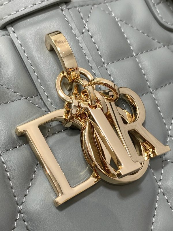 Faux Sac Toujours Medium Dior en veau macrocannage beige – Image 6