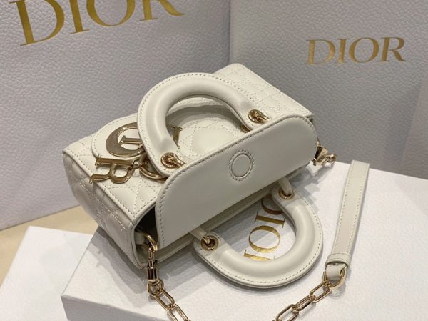 Contrefaçon Micro Sac Lady D-Joy en agneau cannage blanc – Image 3