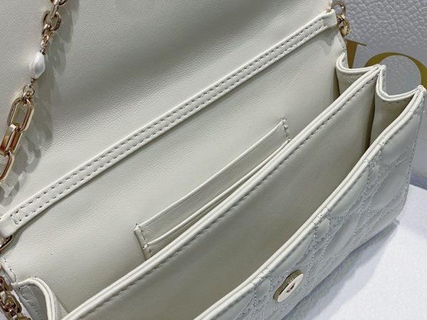 Fausse Mini Sac Miss Dior en agneau cannage blanc – Image 2