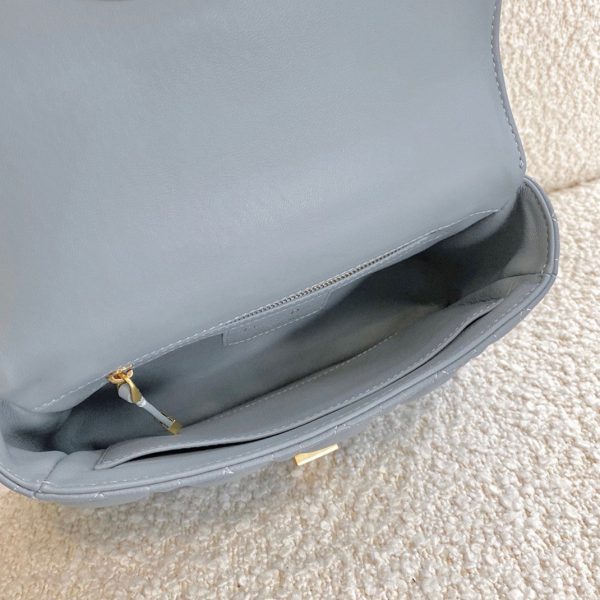 Fausse Petit Sac Dior Caro en bleu nuage – Image 5