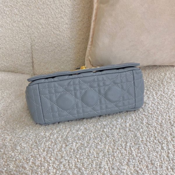 Fausse Petit Sac Dior Caro en bleu nuage – Image 3