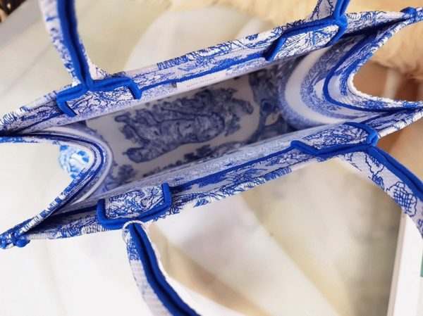 Fausse Sac Dior Book Tote Large en toile transparente Toile de Jouy bleue – Image 8