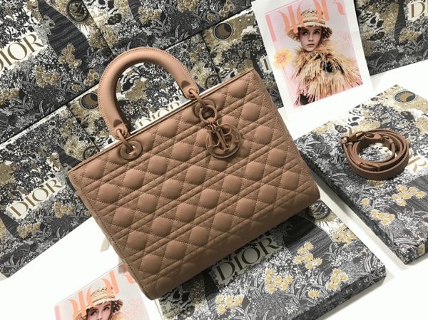 Contrefaçon Sac Lady Dior Large en rose poudré – Image 8