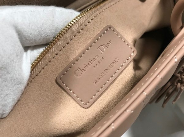 Contrefaçon Sac Lady Dior Large en rose poudré – Image 7