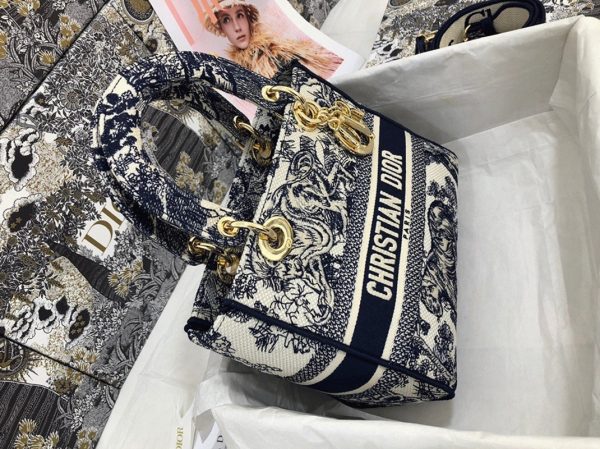 Contrefaçon Sac Lady D-Lite Medium en broderie Toile de Jouy bleue – Image 5