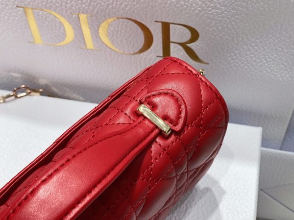 Contrefaçon Mini Sac Miss Dior en agneau cannage rouge – Image 5
