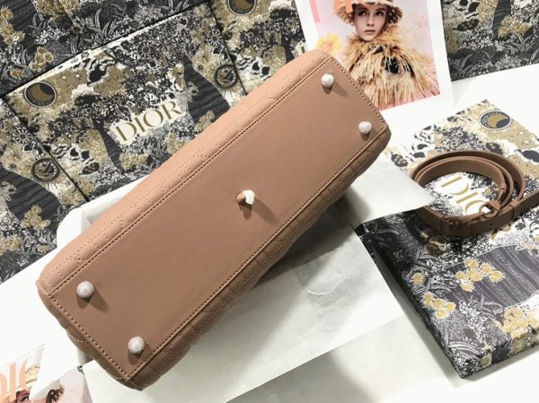Contrefaçon Sac Lady Dior Large en rose poudré – Image 5