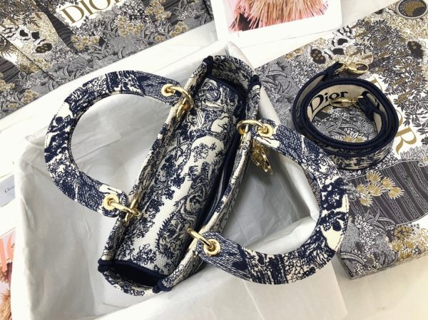 Contrefaçon Sac Lady D-Lite Medium en broderie Toile de Jouy bleue – Image 2