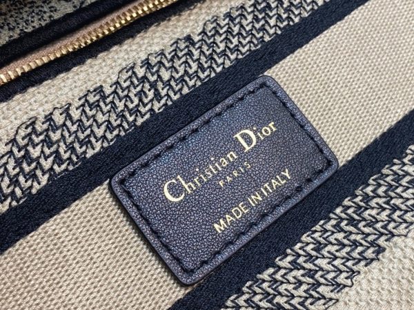 Faux Sac Lady D-Lite Medium en broderie Toile de Jouy marron – Image 8