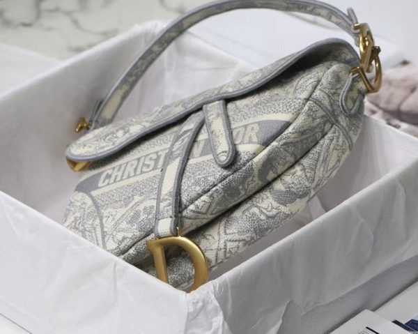 Fausse Sac Saddle Dior en broderie Toile de Jouy grise – Image 10