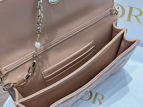 Fausse Mini Sac Miss Dior en agneau cannage poudre – Image 6