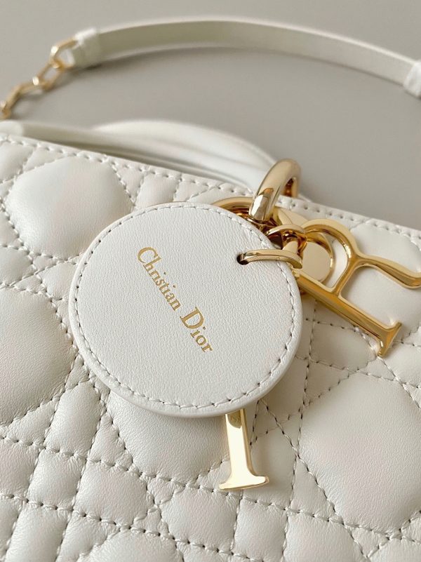 Contrefaçon Petit Sac Lady D-Joy en blanc – Image 7
