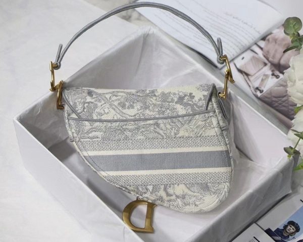 Fausse Sac Saddle Dior en broderie Toile de Jouy grise – Image 7