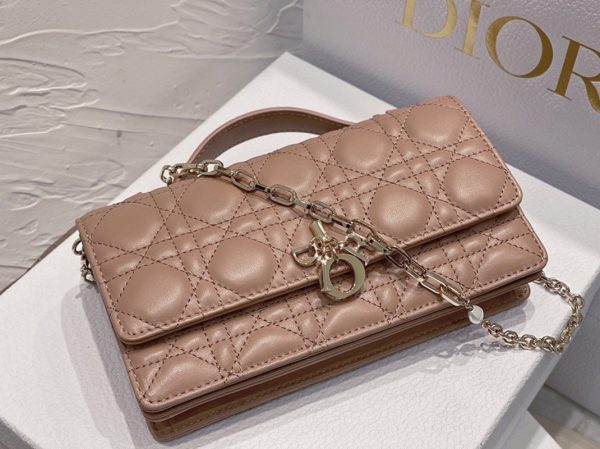 Fausse Mini Sac Miss Dior en agneau cannage poudre – Image 5