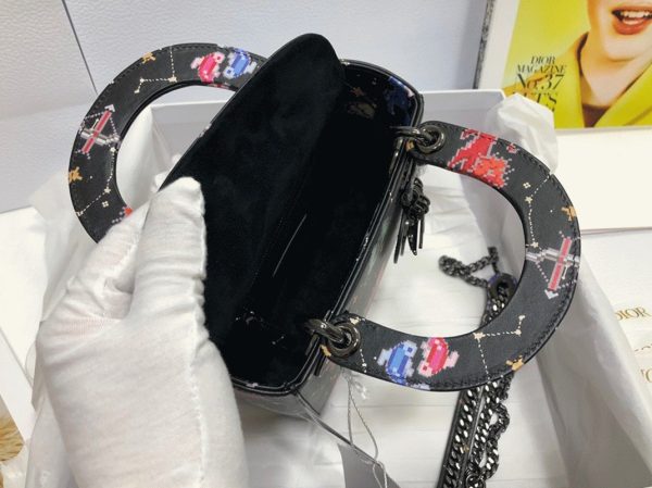 Réplique Mini Sac Lady Dior en veau noir avec imprimé Zodiac Pixel – Image 4