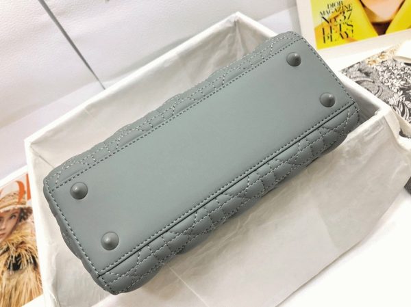Contrefaçon Petit Sac Lady Dior My ABCDior en gris – Image 3