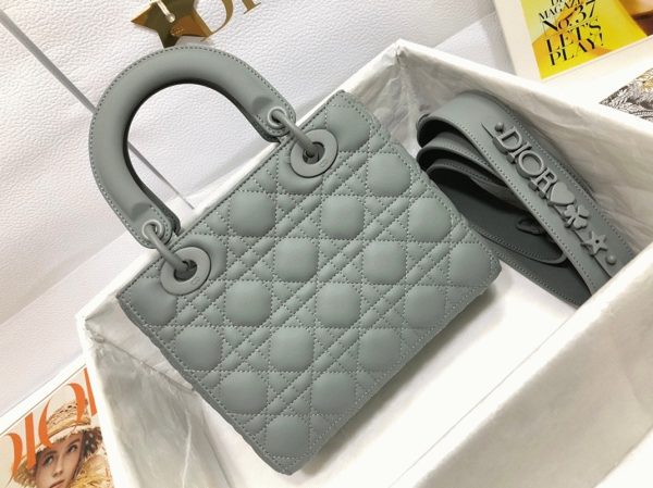 Contrefaçon Petit Sac Lady Dior My ABCDior en gris – Image 5