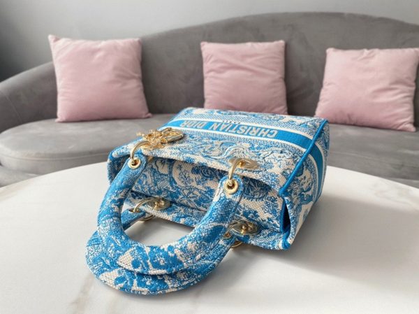 Réplique Sac Lady D-Lite Medium en toile Toile de Jouy bleue – Image 7