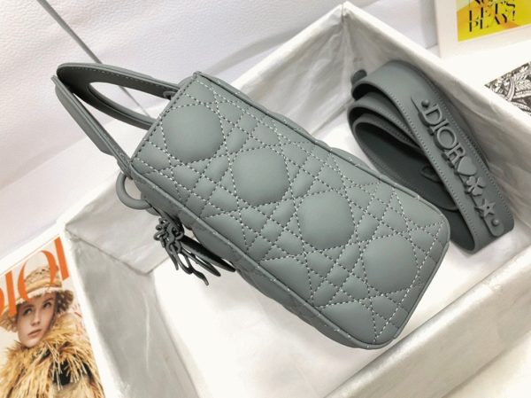 Contrefaçon Petit Sac Lady Dior My ABCDior en gris – Image 6