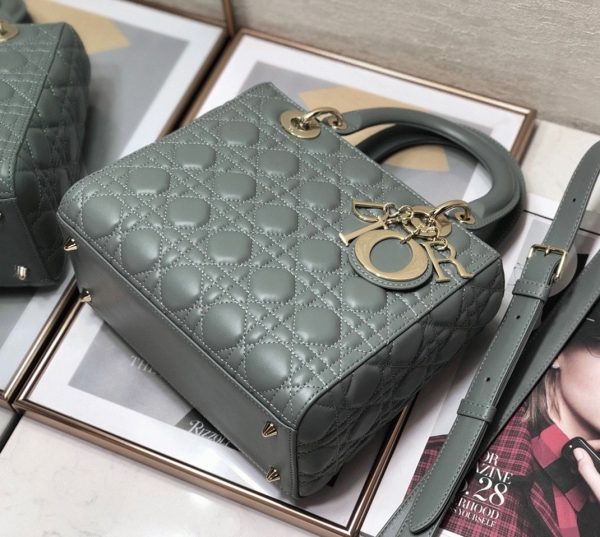 Réplique Sac Lady Dior Medium en gris – Image 7