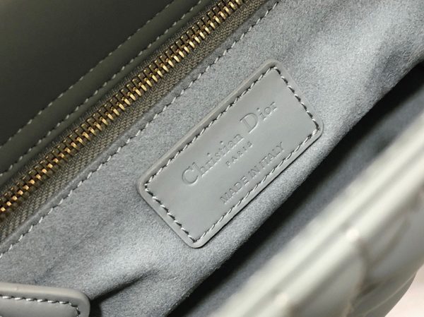 Contrefaçon Petit Sac Lady Dior My ABCDior en gris – Image 7