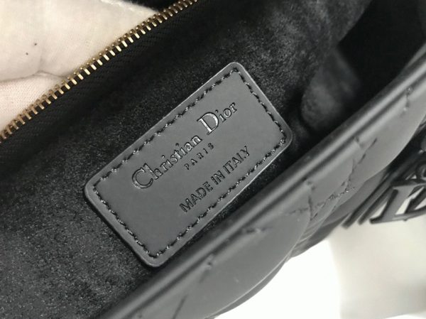 Contrefaçon Sac Lady Dior Large en noir – Image 10