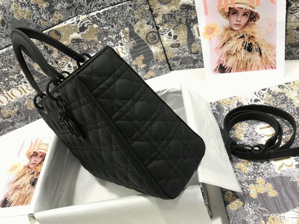 Contrefaçon Sac Lady Dior Large en noir – Image 8