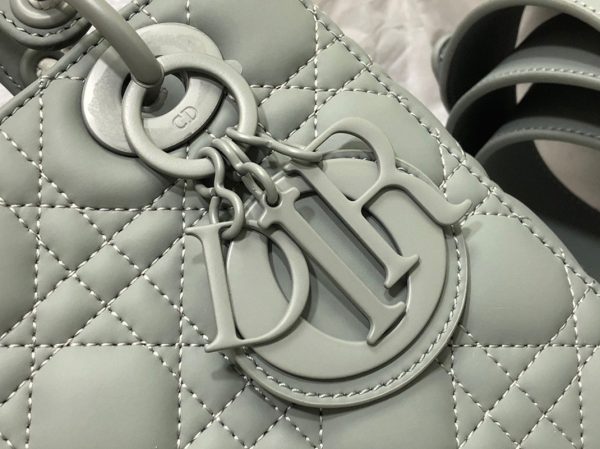 Contrefaçon Petit Sac Lady Dior My ABCDior en gris – Image 10