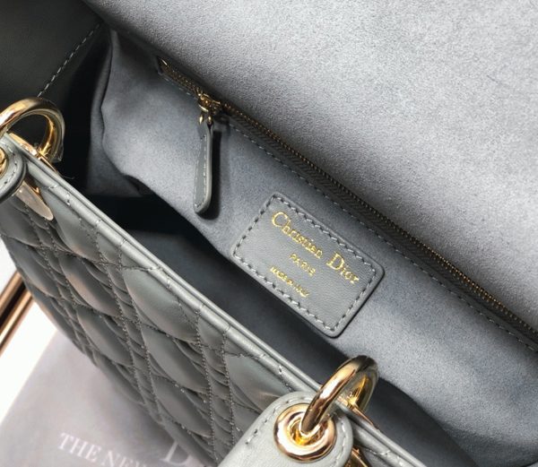 Réplique Sac Lady Dior Medium en gris – Image 3