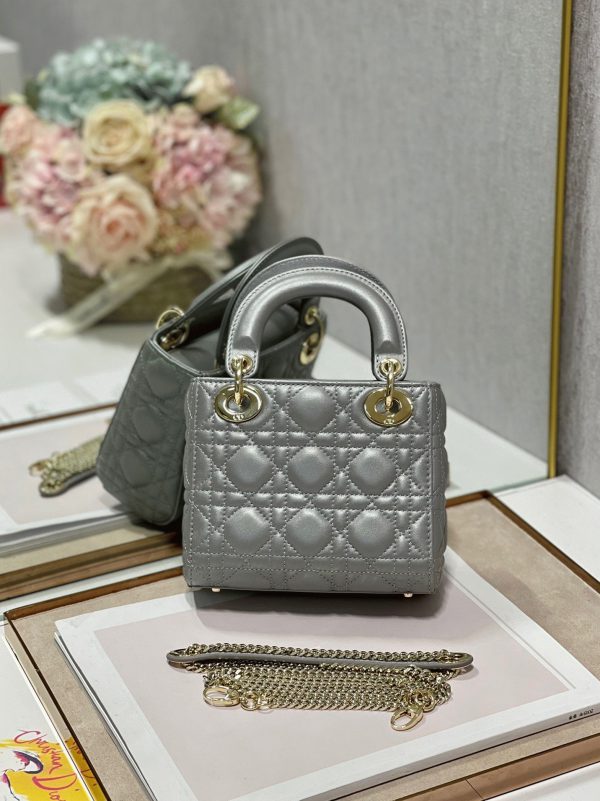 Réplique Mini Sac Lady Dior en agneau nacré gris – Image 7
