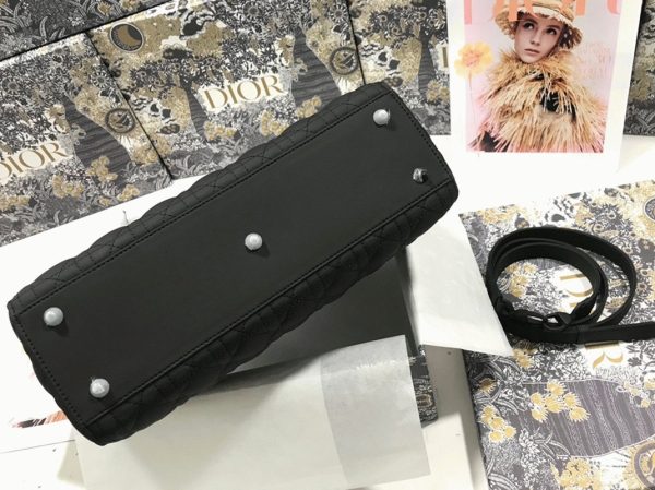 Contrefaçon Sac Lady Dior Large en noir – Image 4