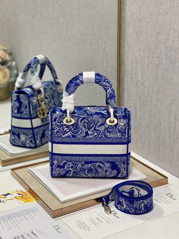 Fausse Sac Lady D-Lite Medium en broderie Toile de Jouy inversée bleu fluorescent – Image 8