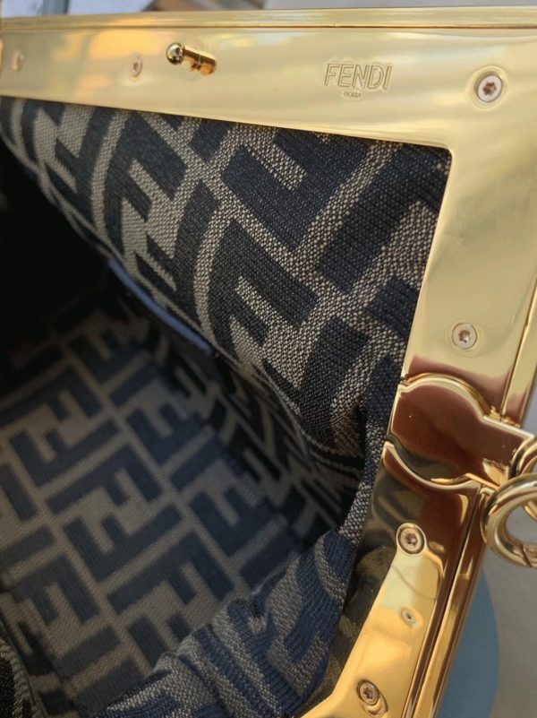 Réplique Fendi First Petit Sac en bleu clair – Image 10
