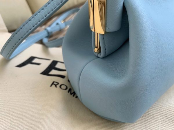 Réplique Fendi First Petit Sac en bleu clair – Image 8