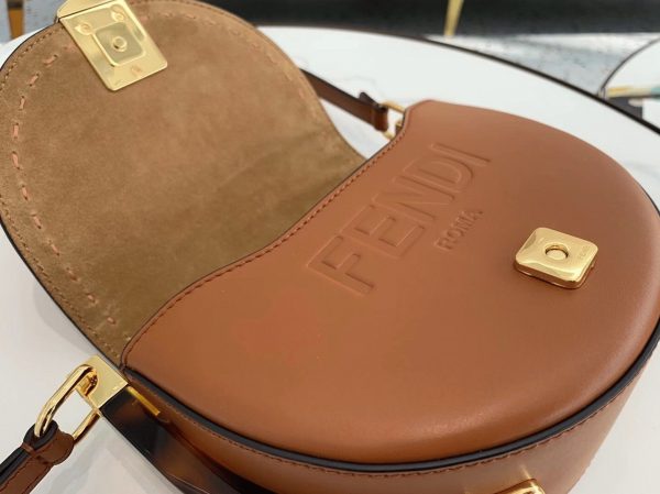 Réplique Fendi Moonlight Sac Saddle en cuir de veau brun – Image 6
