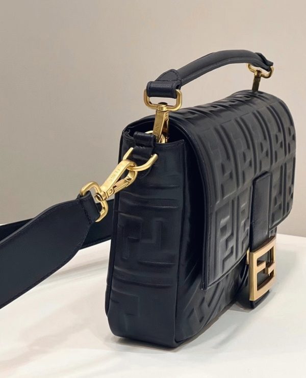 Réplique Fendi Baguette Grand Sac en FF noir – Image 6