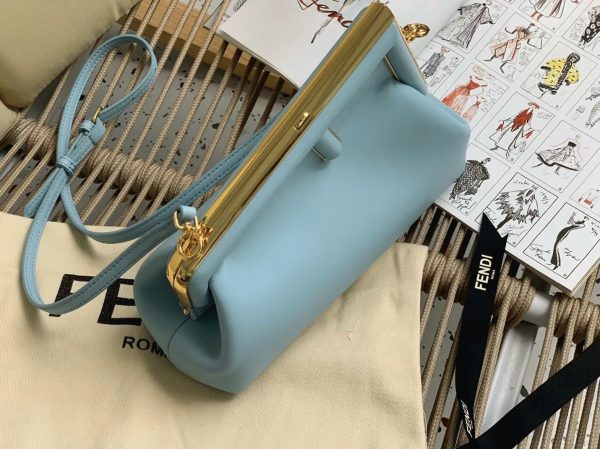Réplique Fendi First Petit Sac en bleu clair – Image 5