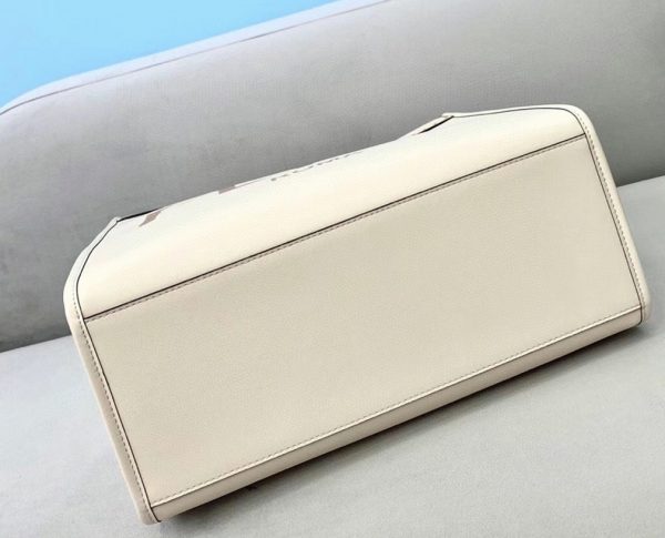Réplique Fendi Sunshine Moyen Sac Cabas en cuir de veau blanc – Image 4
