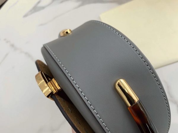 Fausse Fendi Moonlight Sac Saddle en cuir de veau gris – Image 8