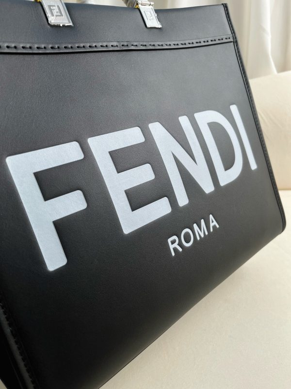 Contrefaçon Fendi Sunshine Moyen Sac Cabas en cuir de veau noir – Image 4