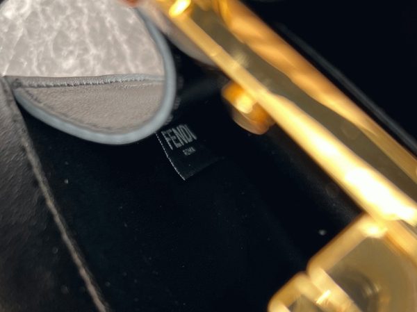 Fausse Fendi Peekaboo ISeeU Petit Sac en cuir nappa noir – Image 5